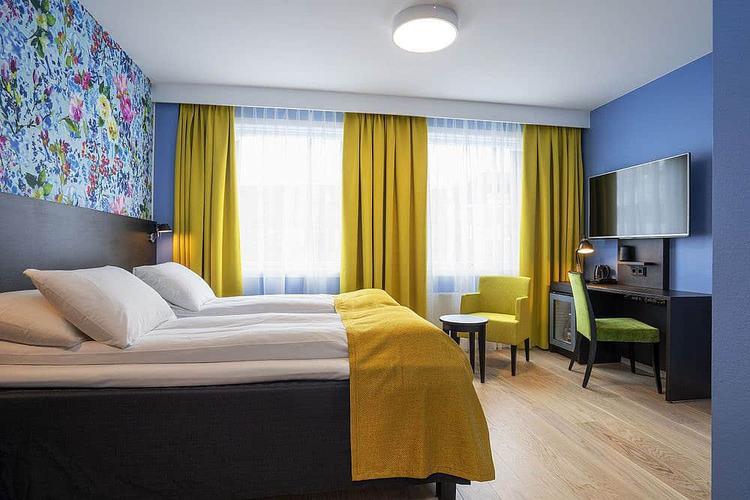 Double/Twin hotel room for 2 people