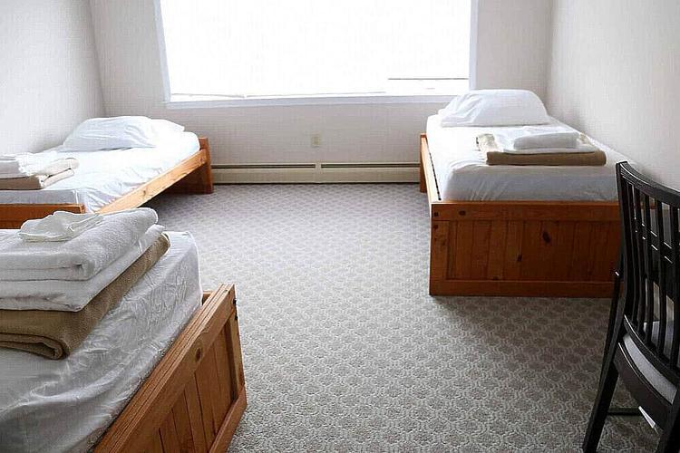 غرفة التراجع القياسية الثلاثية الإشغال