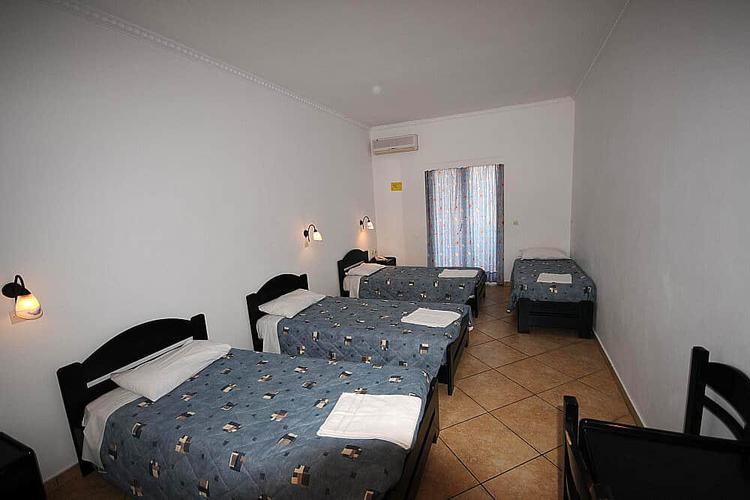 Shared Sea View Room with 3-6  Beds