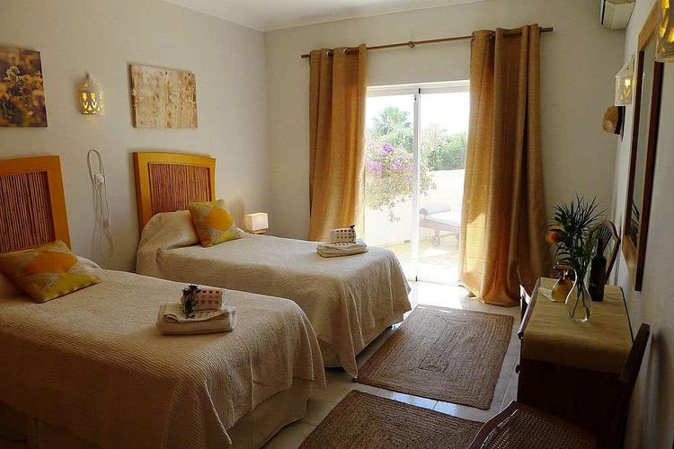 Shared Twin Bed Suite with Ensuite
