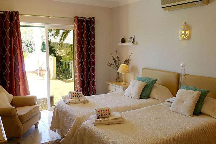 Private Twin Bed Suite