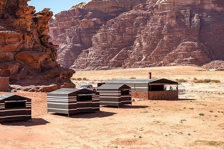 خيمة بدوية خاصة بمرافق مشتركة