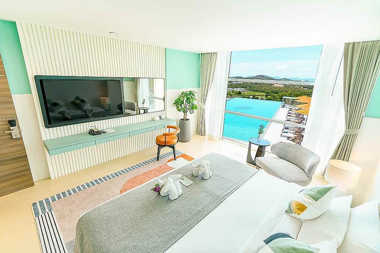Private Suite Pool View Room (1 Person)