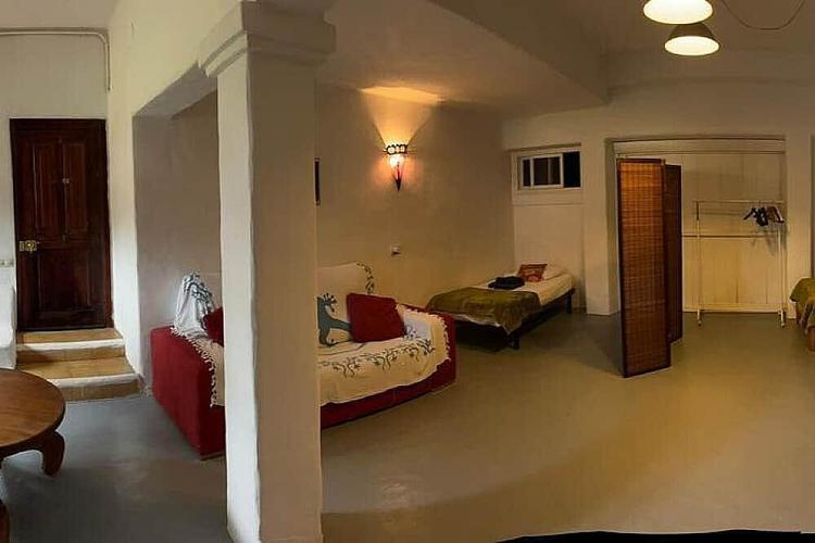 Basement large twin sharing room en suite