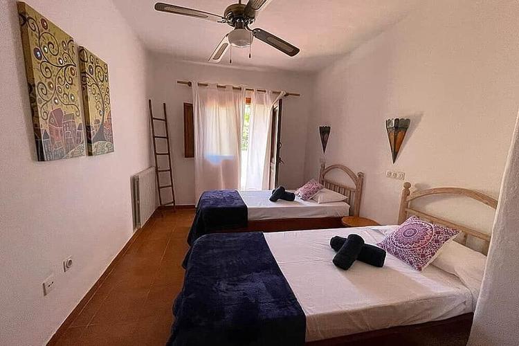 Twin sharing room with shared bathroom