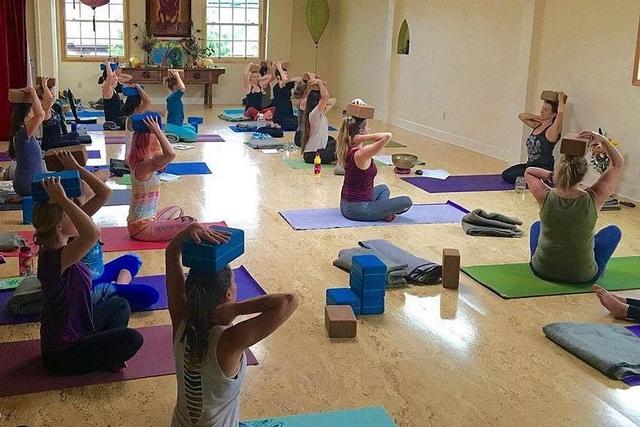 18 Day 200-Hr Therapeutic Yoga Teacher Training in California, US